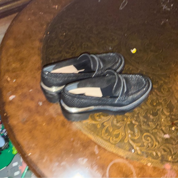 Black Textured platform Women's Loafers (don’t know size assuming 6 or 6 /2) - Picture 4 of 12